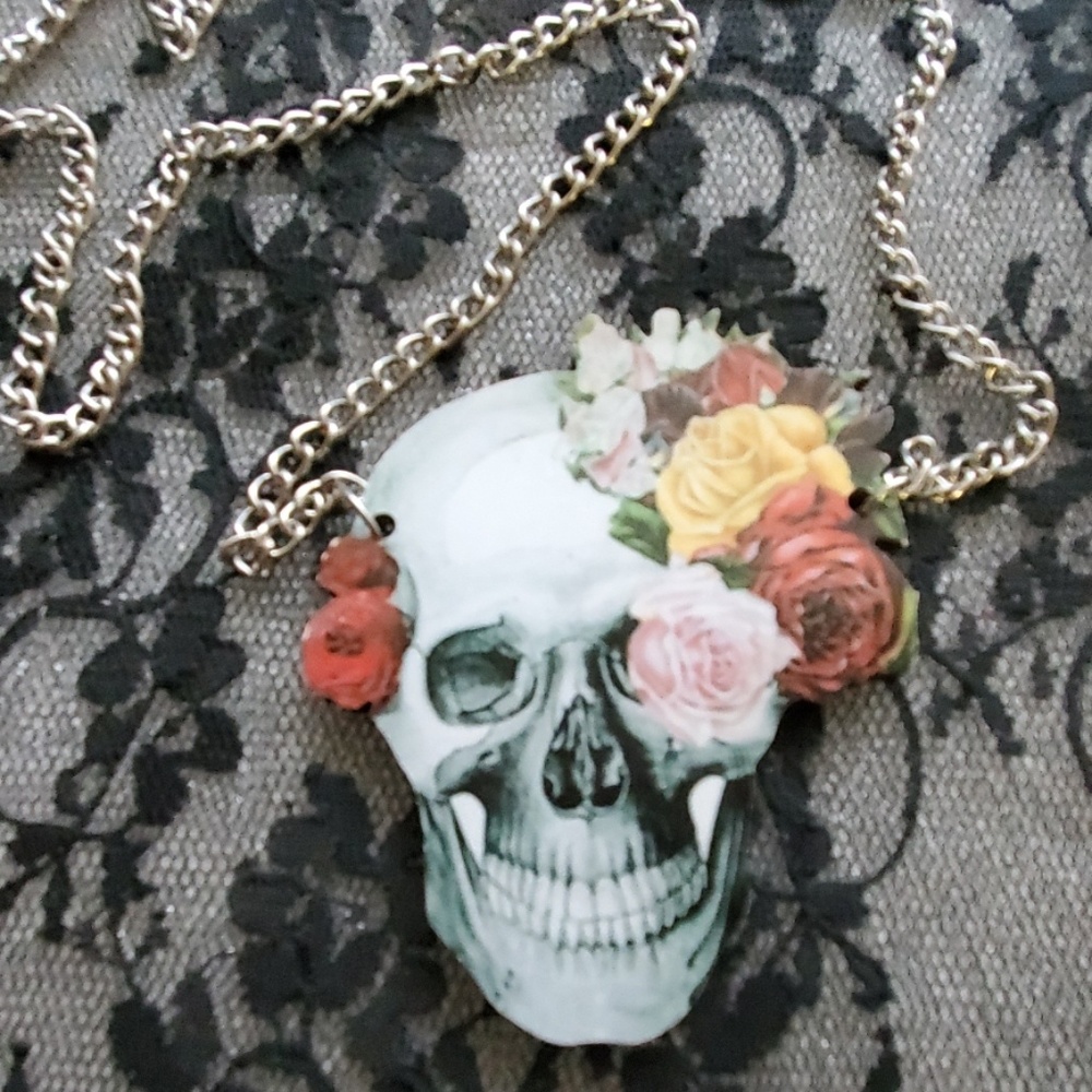 Psychobilly, Gothic, Skull, roses necklace